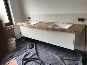 Waschtisch mit Waldkante