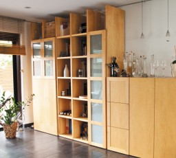 Stollenwand mit Glaselemente