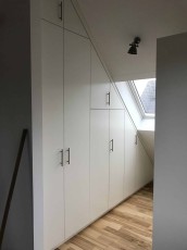 Einbauschrank in Dachschräge