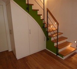 Betontreppe mit Einbauschrank